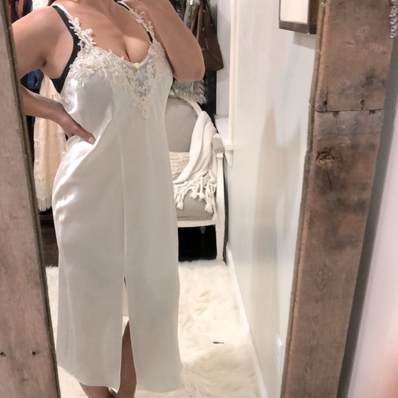 California Dynasty Vintage lingerie - Picture 2 of 5